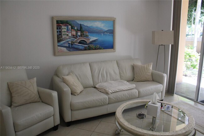 Building Photo - 519 E Sheridan St