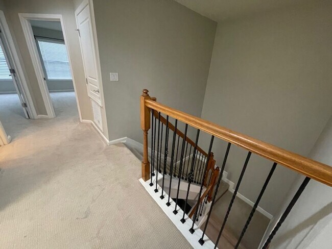 Building Photo - Midtowne