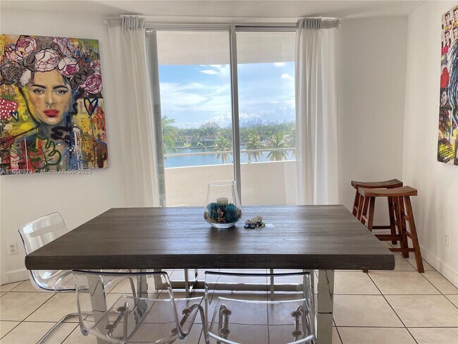 Primary Photo - 5151 Collins Ave