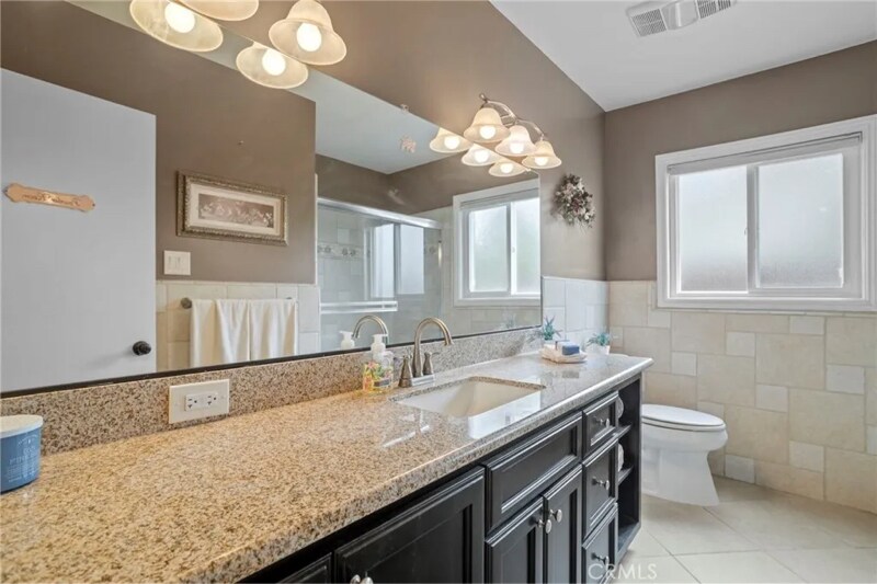 Building Photo - 528 E Parkdale Dr