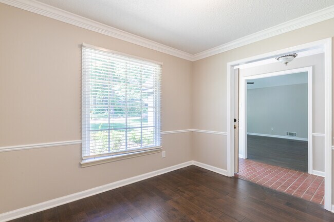 Building Photo - 8501 Buckthorn Dr