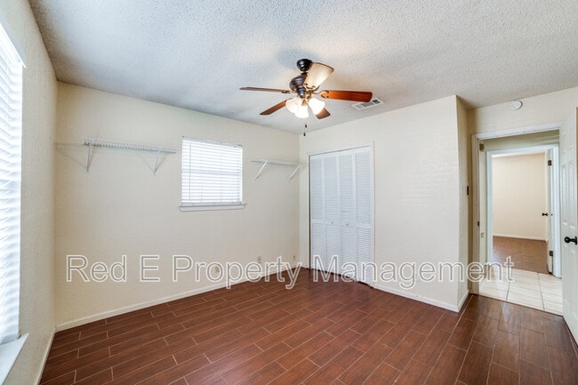 Building Photo - 5602 Ivanhoe St