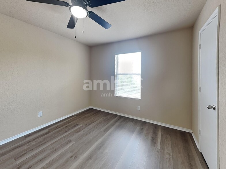 Building Photo - 9811 Rainbow Crk