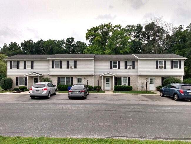 Building Photo - 2860 Fillmore Dr