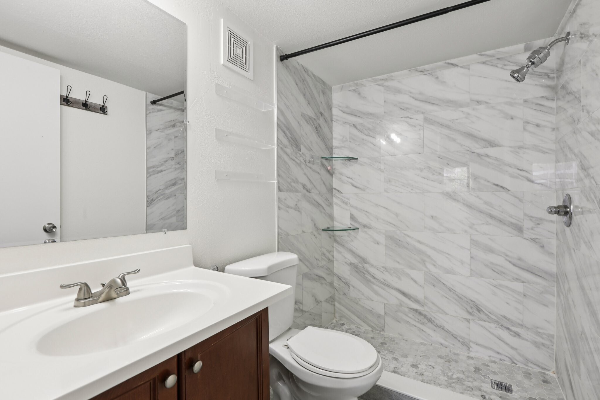 bathroom in primary bedroom - 14325 Hanging Moss Cir
