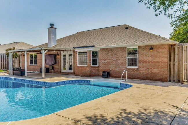 Building Photo - Welcome to your dream home! This stunning ...