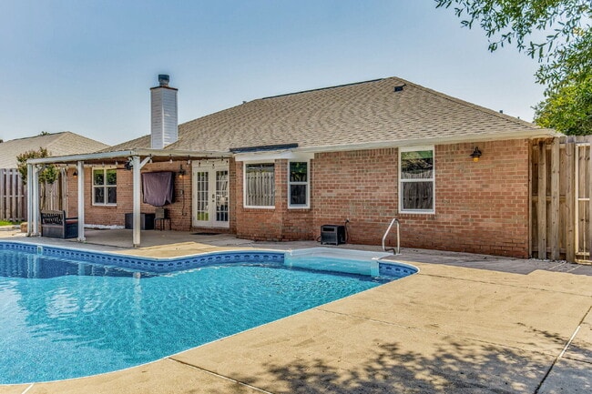 Building Photo - Welcome to your dream home! This stunning 4-bedroom, 3-bathroom residence is perfectly situated n...