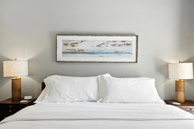 Building Photo - North Thomas 472-492