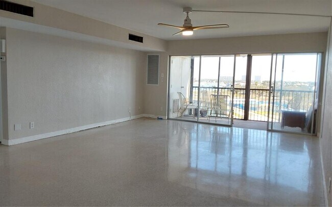 Building Photo - 10355 Paradise Blvd