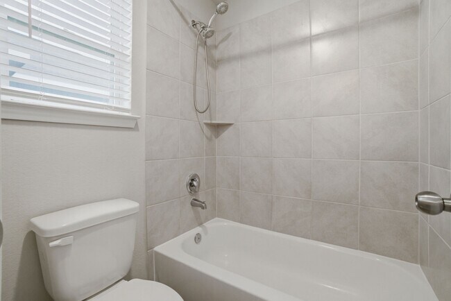 Building Photo - 22210 Great Royal Ln