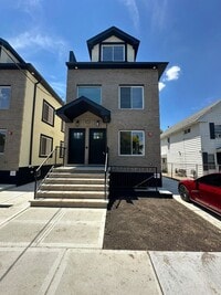 Building Photo - 2215 Seymour Ave