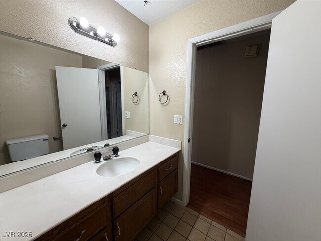 Building Photo - 1560 Elaine Dr