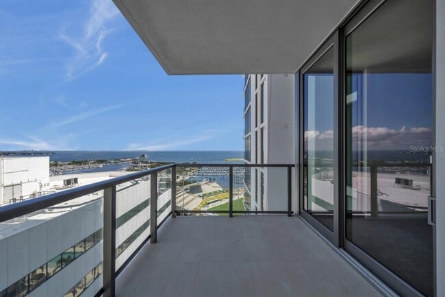 Building Photo - 301 1st St S