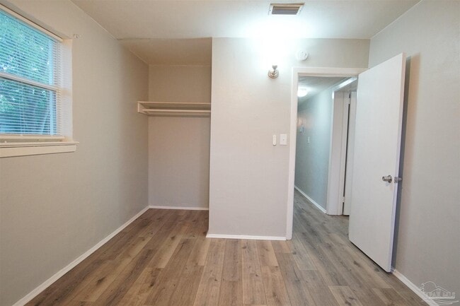 Building Photo - 160 Vassar Dr