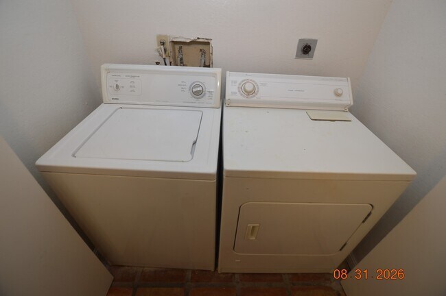 Building Photo - 5265 Child Ct