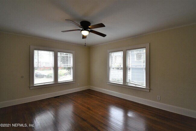 Building Photo - 2225 Myra St