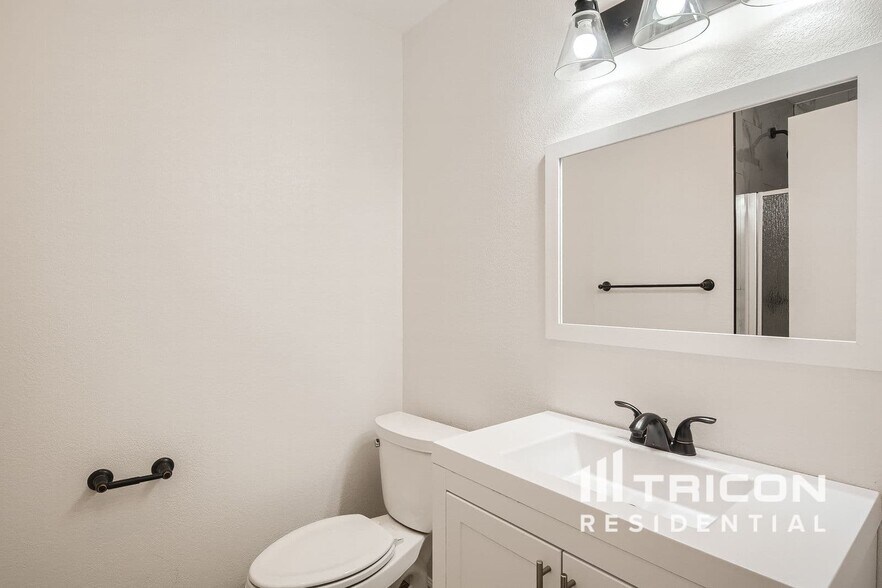 Building Photo - 2625 Sam Houston Dr