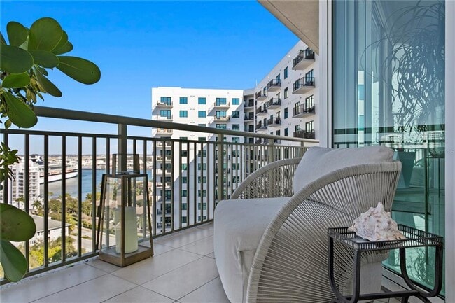 Building Photo - 450 Knights Run Ave