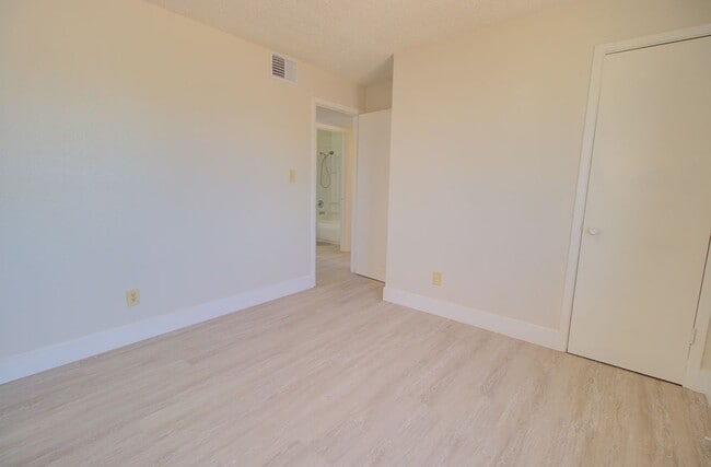 Building Photo - 518 W Battaglia Rd