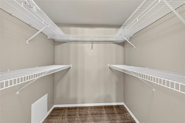Building Photo - 1010 Thoreau Ct