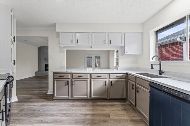 Building Photo - 1506 Leadenhall Cir