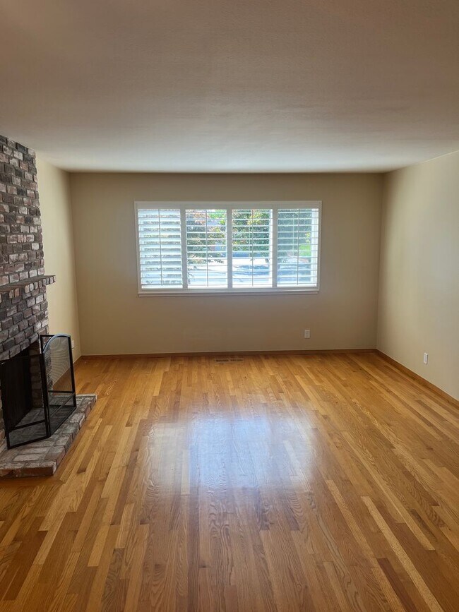 Building Photo - 1080 Maraschino Dr