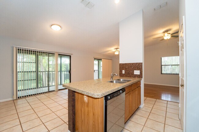 Building Photo - Comfortable Condo Living in St. Augustine Shores