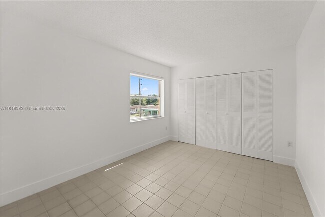 Building Photo - 6200 W Flagler St