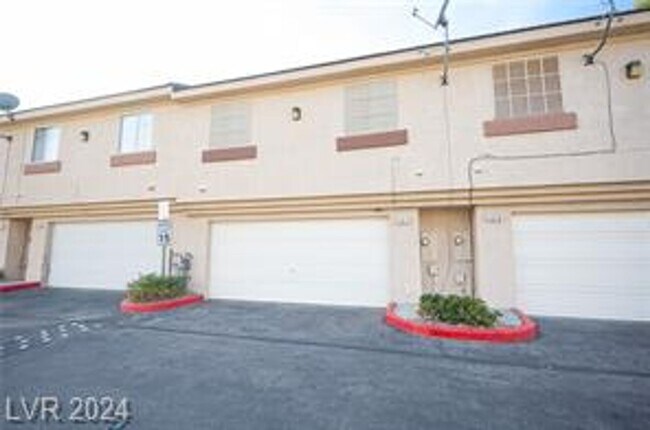 Building Photo - Gorgeous 3 Bedroom Remodeled Near Summerlin