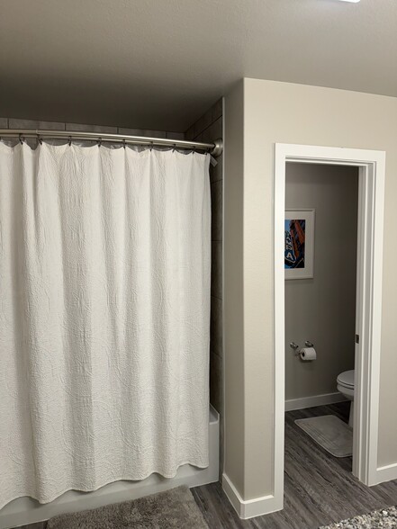 Master Bathroom - 2409 Bastrop Ave