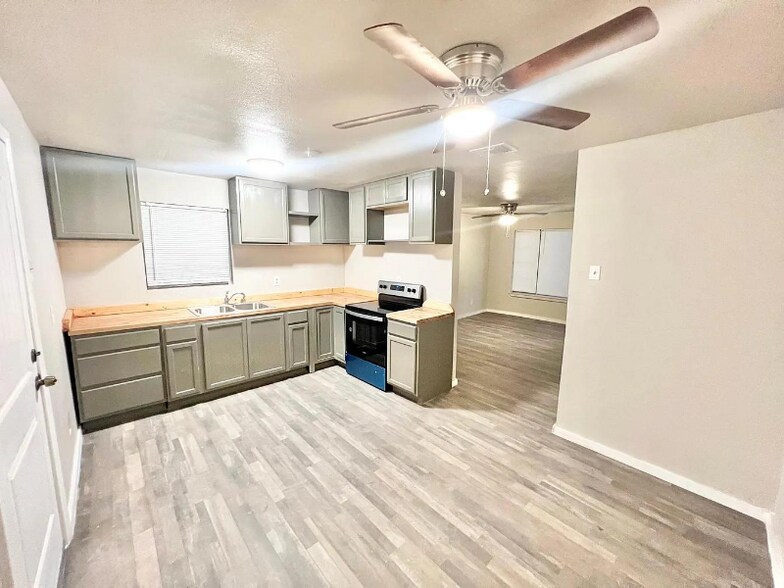 Building Photo - 754 Fitch St