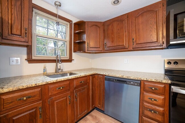 Building Photo - 6 Boston Dr