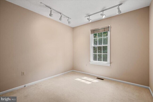 Building Photo - 11811 Dinwiddie Dr