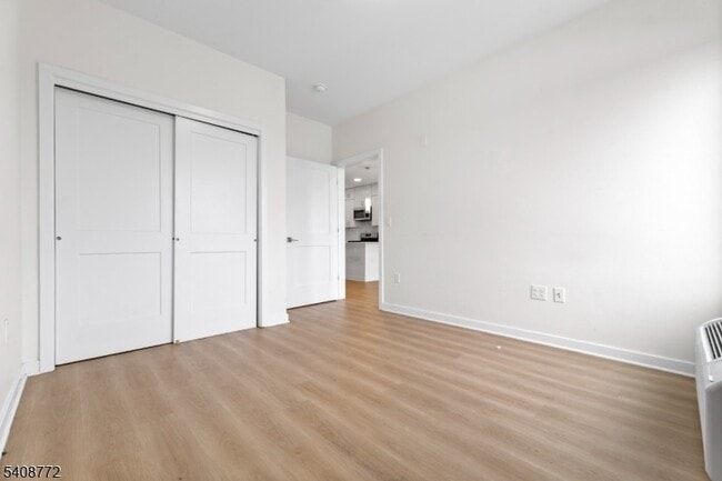 Building Photo - 321 E 3rd St