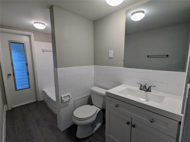 Building Photo - 2201 24th Ave W