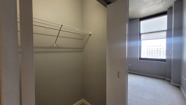 Building Photo - 235 W Van Buren St