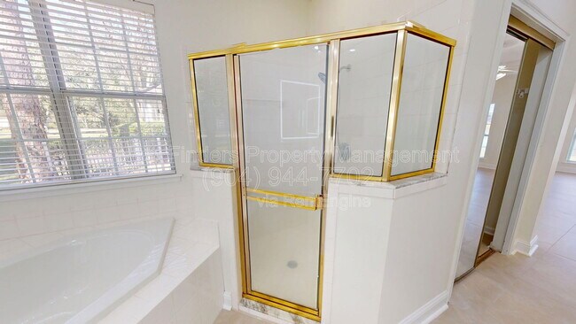 Building Photo - 10061 Vineyard Lake Rd E