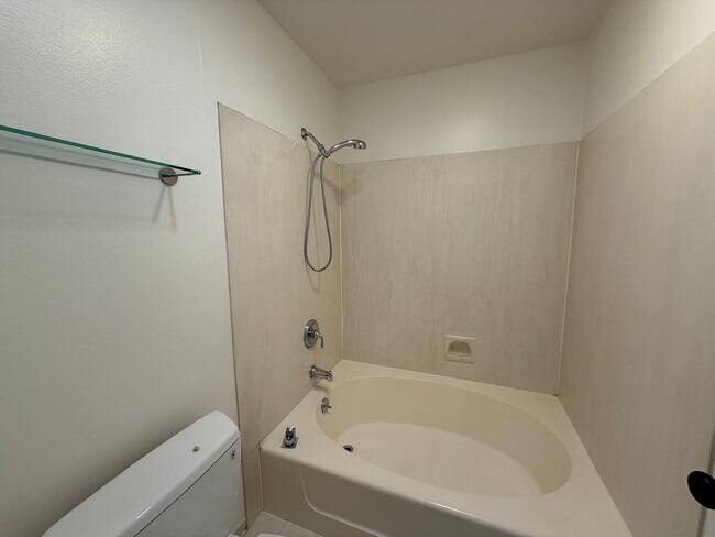 Building Photo - 2 Bed 2 Bathroom in Pinehurst (Plus Amenities!)
