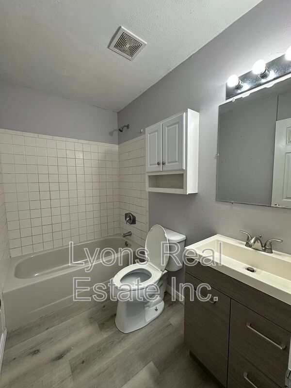 Building Photo - 4717 Douglas Ln