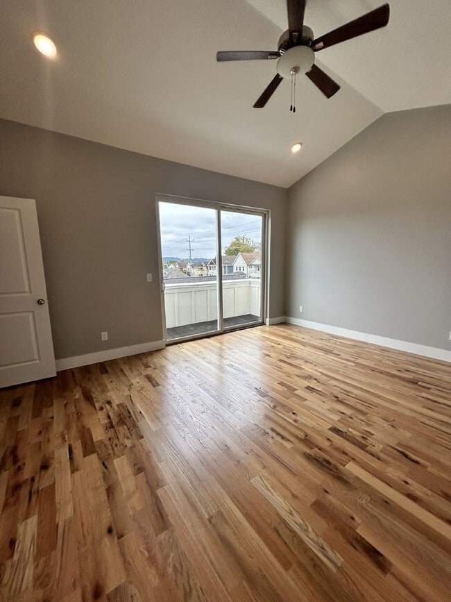 Building Photo - *MOVE IN SPECIAL 1/2 security deposit and waiving $175 Admin Fee!* New Build 3 Beds | 3.5 Baths |...