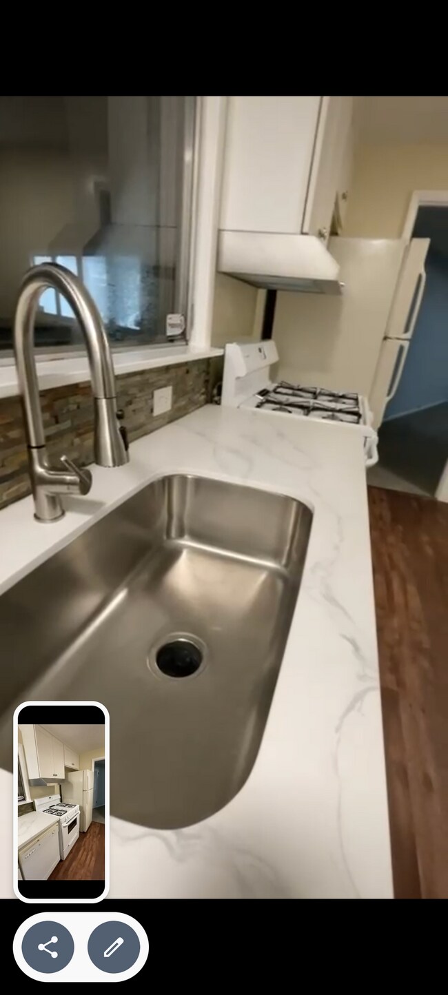 Building Photo - 12827 Glenwood Ave SW