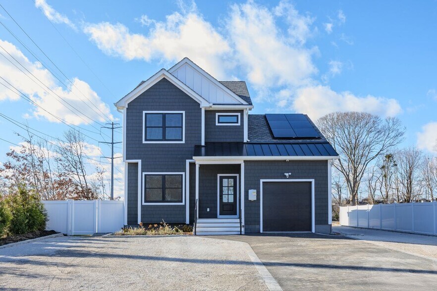 Building Photo - 42 Lamport Ave