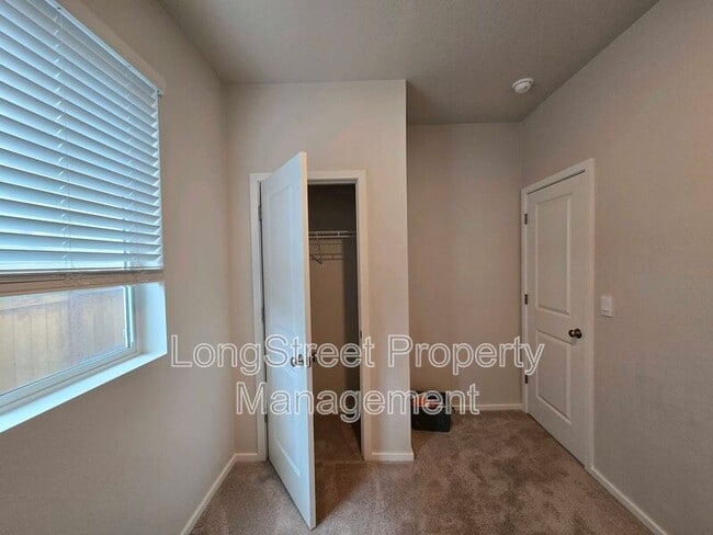 Building Photo - 412 Lost Lake St NE