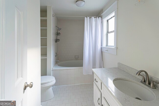 Building Photo - 815 Edgewood Ave NE