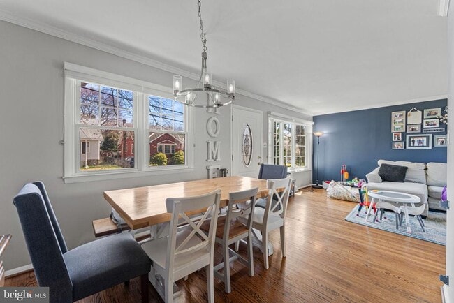 Building Photo - 268 Maple Ave