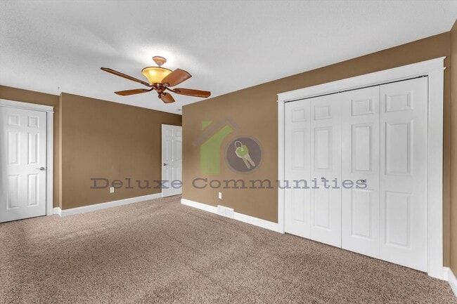 Building Photo - Beautiful Spacious 4 Bedroom Kentwood Home