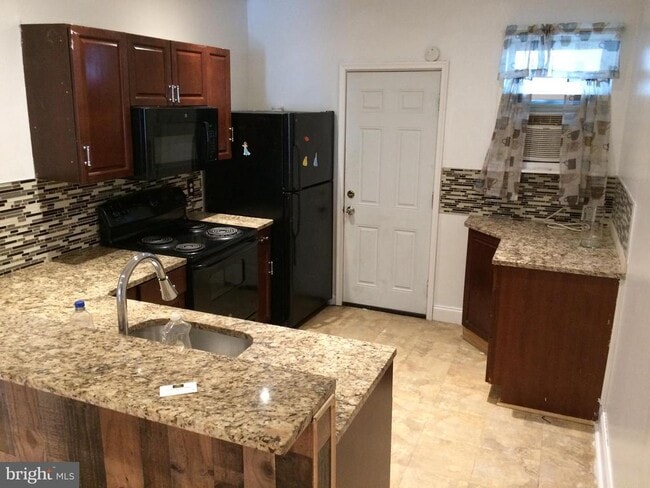 Building Photo - 267 W Sheldon St