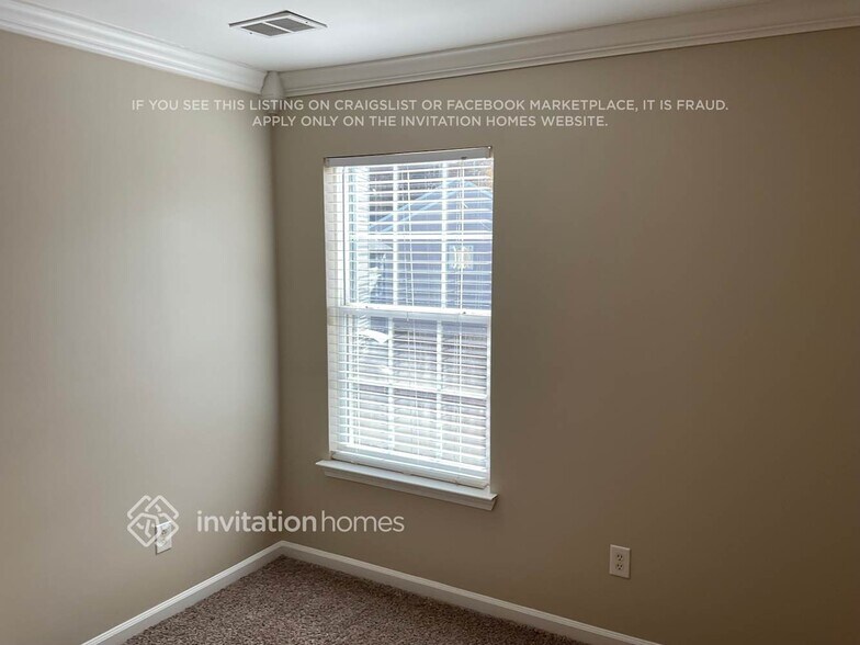 Building Photo - 2440 Sheldon Pl