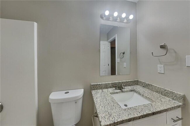 Building Photo - 135 Mill Pointe Dr