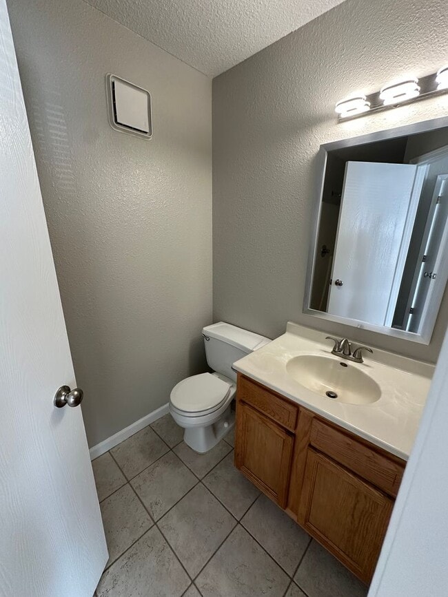 Building Photo - Upgraded 2 Bed 2 Bath Available at Coral C...